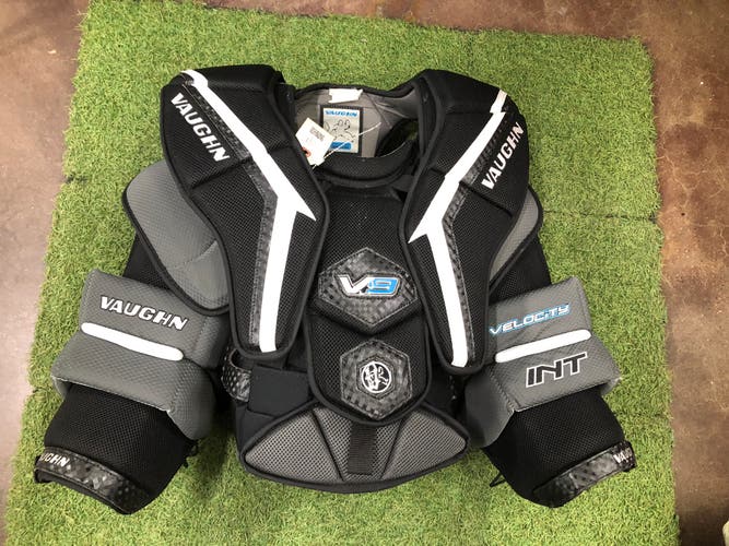 Intermediate Medium Vaughn Velocity V9 Goalie Chest Protector (Used)