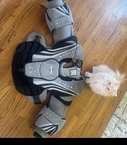 Large Vaughn Ventus SLR Goalie Chest Protector (Used)