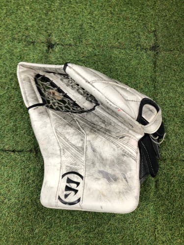 White Intermediate Warrior Ritual G5 Goalie Glove Regular (Used)