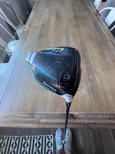 Men's 2022 TaylorMade SIM2 Max Right Handed Driver Stiff Flex 9 Loft (Used)