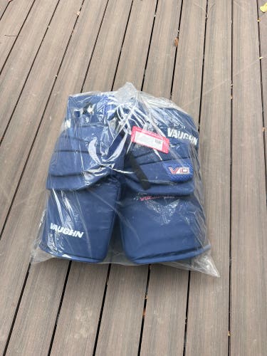 Senior XL Vaughn Velocity V10 Hockey Goalie Pants (New)