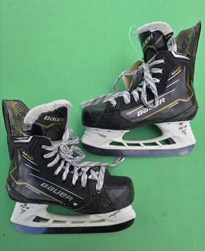Intermediate Bauer Supreme M40 Hockey Skates Size 4.5