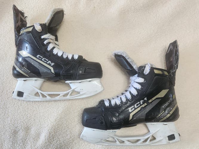 2022 CCM Tacks AS-570 Hockey Skates Regular Width Size 4.5 (Used)