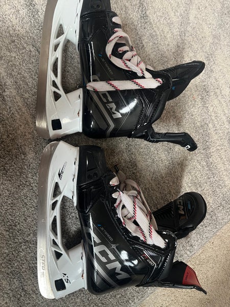 CCM JetSpeed FT690 Hockey Skates Regular Width Size 4 (Like New)