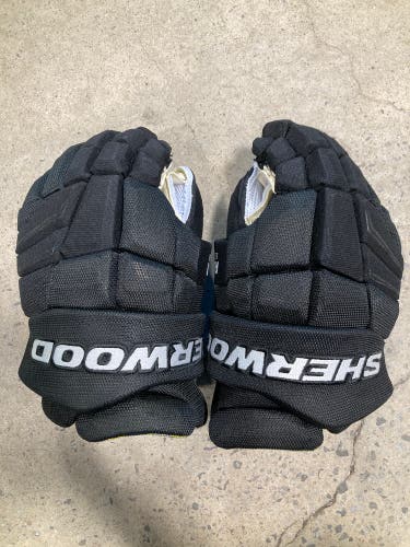 13" Senior Sher-Wood Rekker Element Pro Gloves