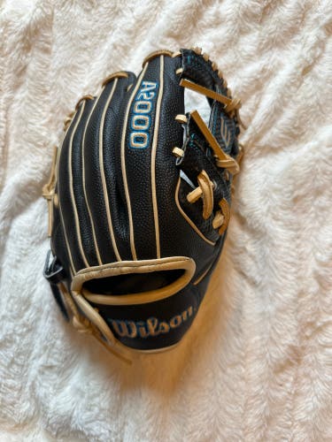2024 Wilson A2000 RH Infield Baseball Glove 11.5" (Used)