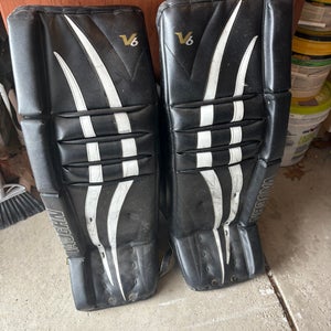 Vaughn V6 2000 34” +2 used leg pads