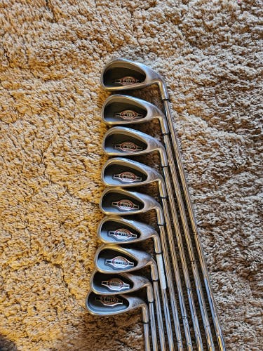 Men's Callaway Golf 2002 Big Bertha Right Handed Iron Set - Uniflex - 9 Pieces (Used)