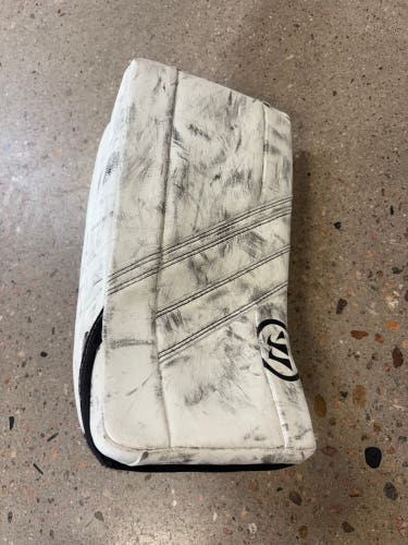 White Junior Warrior Ritual G4 Goalie Blocker Regular (Used)