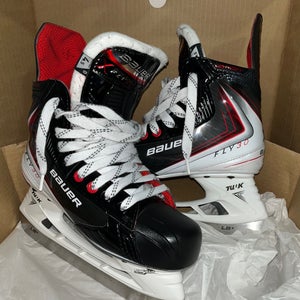 Bauer Vapor Fly30 Hockey Skates Regular Width Intermediate Size 4.5 (Like New)