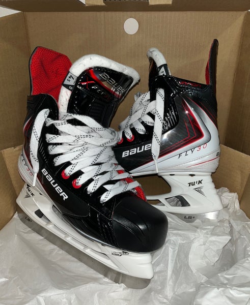 Bauer Vapor Fly30 Hockey Skates Regular Width Intermediate Size 4.5 (Like New)