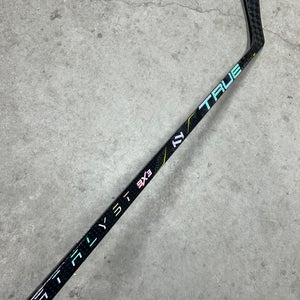 100 Flex P28 Senior True Catalyst 9x3 Left Hand Hockey Stick Pro Stock (New)