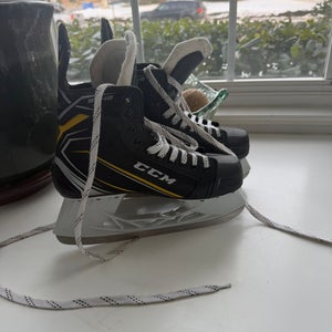 CCM Super Tacks Hockey Skates Regular Width Size 4 (Used)