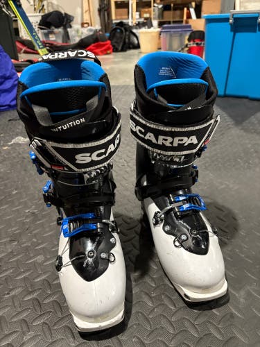 Mondo 26.5 Unisex Scarpa Maestrale RS Alpine Touring Ski Boots (Used)