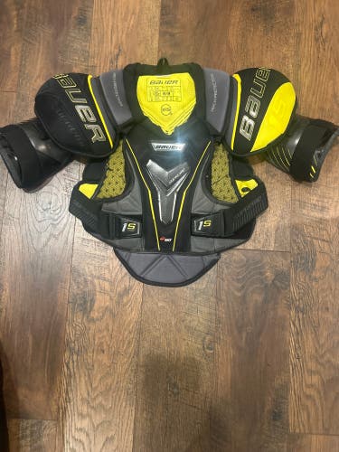 Men's Medium Senior Bauer Supreme 1S Shoulder Pads (Used)