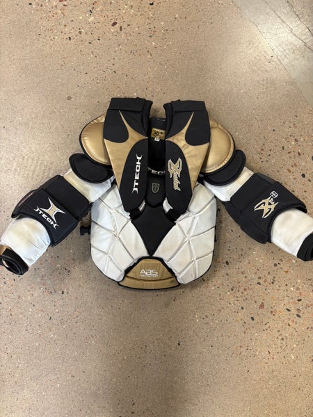 Senior XL Itech XR8 Goalie Chest Protector (Used)
