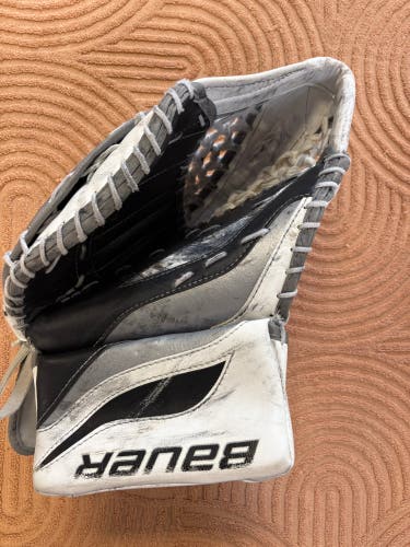 White Senior Bauer Reactor 4000 Goalie Glove | Full Right (Used)