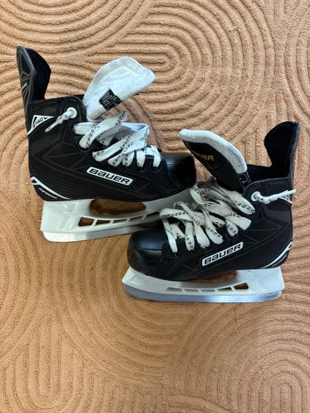 Junior Bauer Supreme S140 Hockey Skates Regular Width Size 1 (Used)