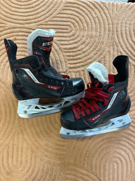 Junior CCM JetSpeed 270 Hockey Skates Regular Width Size 2.5 (Used)