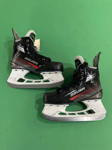 Used Intermediate Bauer Vapor X3 Hockey Skates Size 4 | GREAT CONDITION