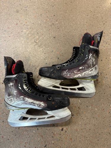 Senior Bauer Vapor Hyperlite Hockey Skates 7 (Used)