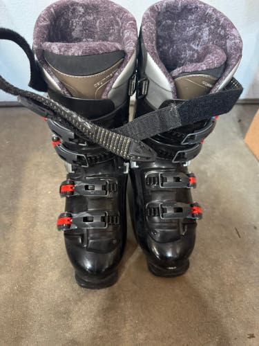 Mondo 27 Men's Salomon Ski Boots (Used)