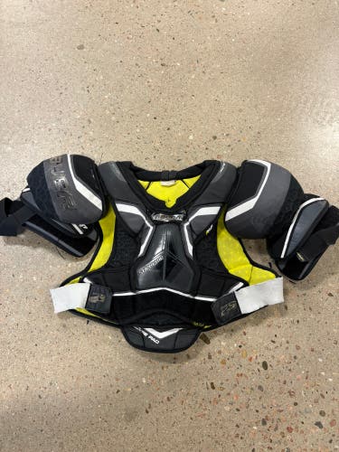 Medium Senior Bauer Supreme 2S Shoulder Pads (Used)