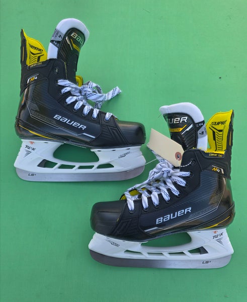 New Intermediate Bauer Supreme M4 Hockey Skates Size 4