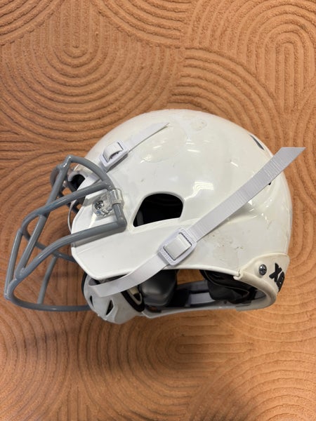 Youth Medium Xenith X2E Helmet (Used)