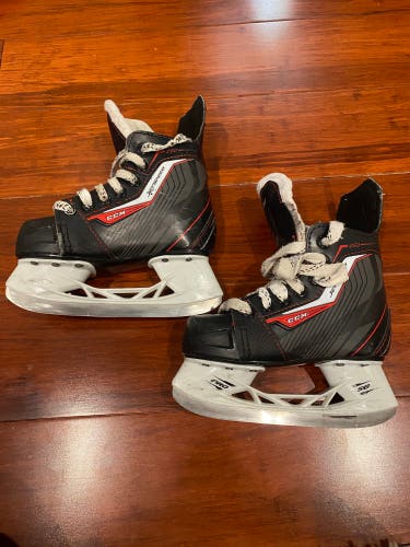 2015 CCM JetSpeed 250 Hockey Skates Regular Width 11 (Used)