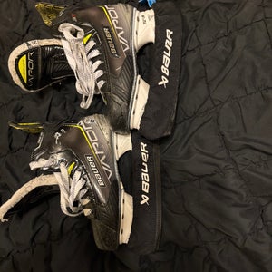 2024 Bauer Vapor 3X Hockey Skates Extra Wide Width Size 2.5 (Used)