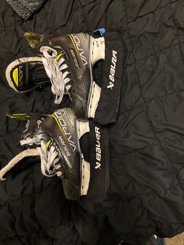 2024 Bauer Vapor 3X Hockey Skates Extra Wide Width Size 2.5 (Used)
