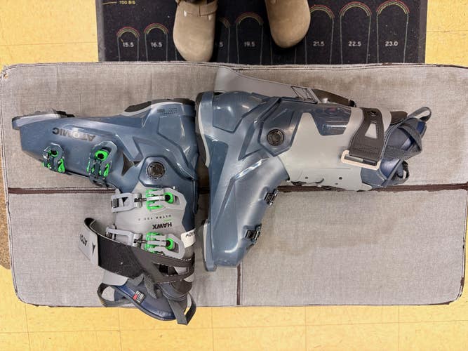 Mondo 28 & 28.5 Atomic Hawx Ultra 120 S Ski Boots (Used)