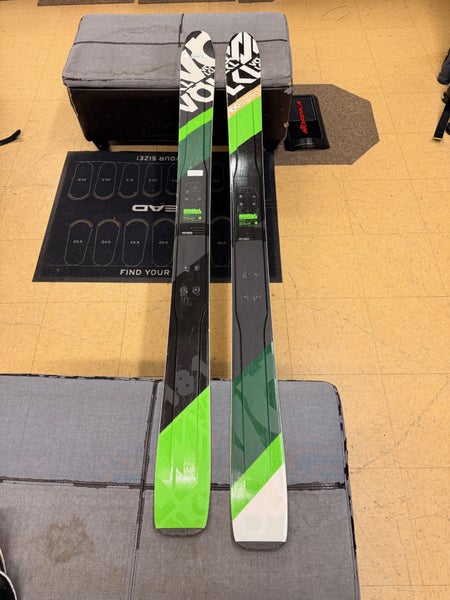 186 cm Volkl Blaze 106 Skis (Used)