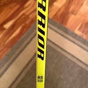 Senior Warrior Alpha LX2 team Right Handed Hockey Stick W03 85 Flex (Used)