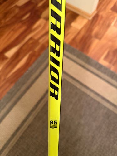 Senior Warrior Alpha LX2 team Right Handed Hockey Stick W03 85 Flex (Used)
