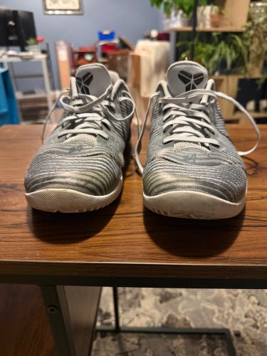 Men's Size M 10.5 (W 11.5) Nike Kobe 8 Shoes (Used)