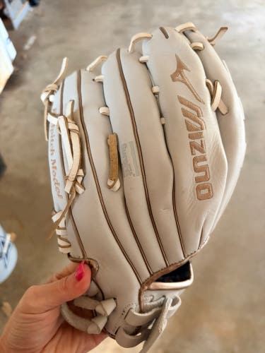 2021 Mizuno Mvp select RH Softball Glove 12.5" (New)
