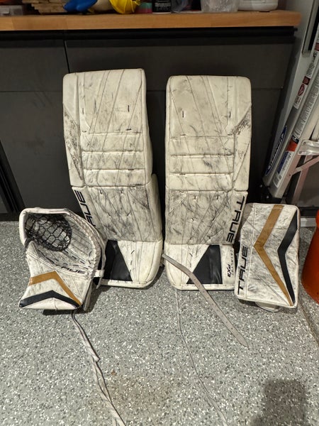 25" True Catalyst PX3 Regular Goalie Full Set (Used)