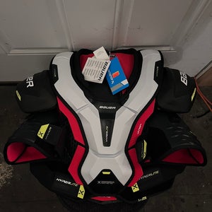 Medium Senior Bauer Vapor Hyperlite Shoulder Pads (New)