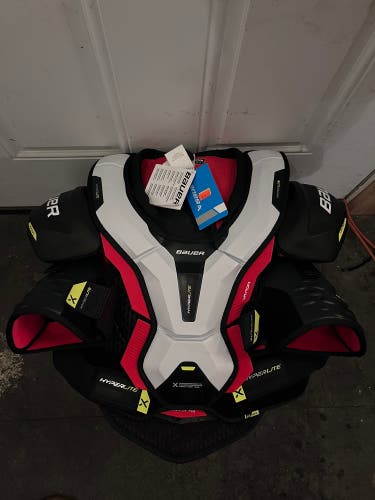 Medium Senior Bauer Vapor Hyperlite Shoulder Pads (New)