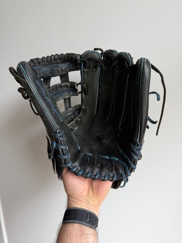 Wilson A2000 1799 SuperSkin 12.75” RHT Outfield Baseball Glove Black Blue (Used)