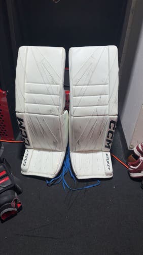 36" 2025 CCM EFlex 7 Goalie Leg Pads, Eflex 7 590 break glove, and Eflex 7 blocker Used)