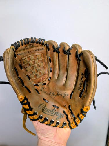 Rawlings RBG90F RH Cal Ripken Baseball Glove 11" (Used)