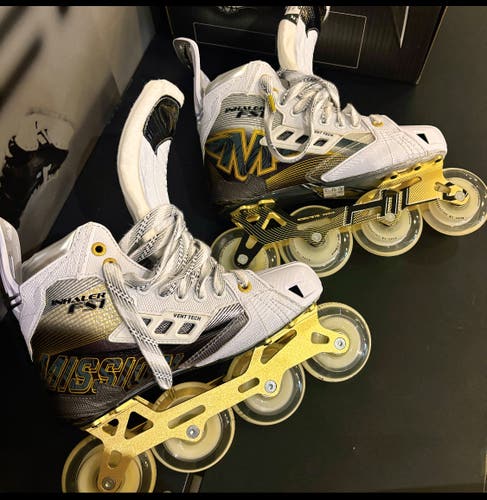 2025 Bauer Mission Hockey Skates Regular Width Size 6 (Used)