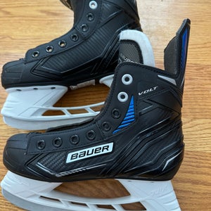 Bauer Vapor VOLT Hockey Skates Regular Width Size 3 (Used)