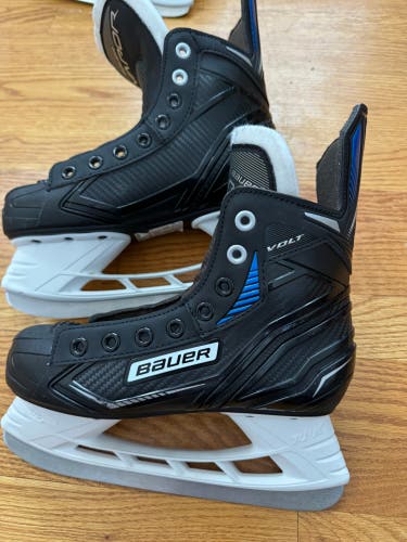 Bauer Vapor VOLT Hockey Skates Regular Width Size 3 (Used)