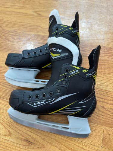 CCM Tacks 1092 Hockey Skates Regular Width Size 3 (Used)
