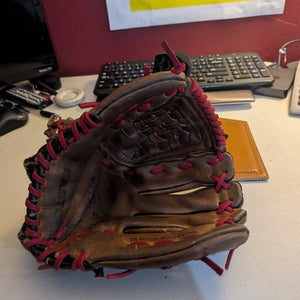 Pitcher's RH Easton Natural Series Baseball Glove 12" (Used)