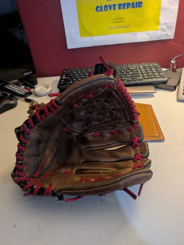 Pitcher's RH Easton Natural Series Baseball Glove 12" (Used)